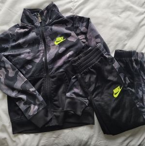 Nike 5t track suit
